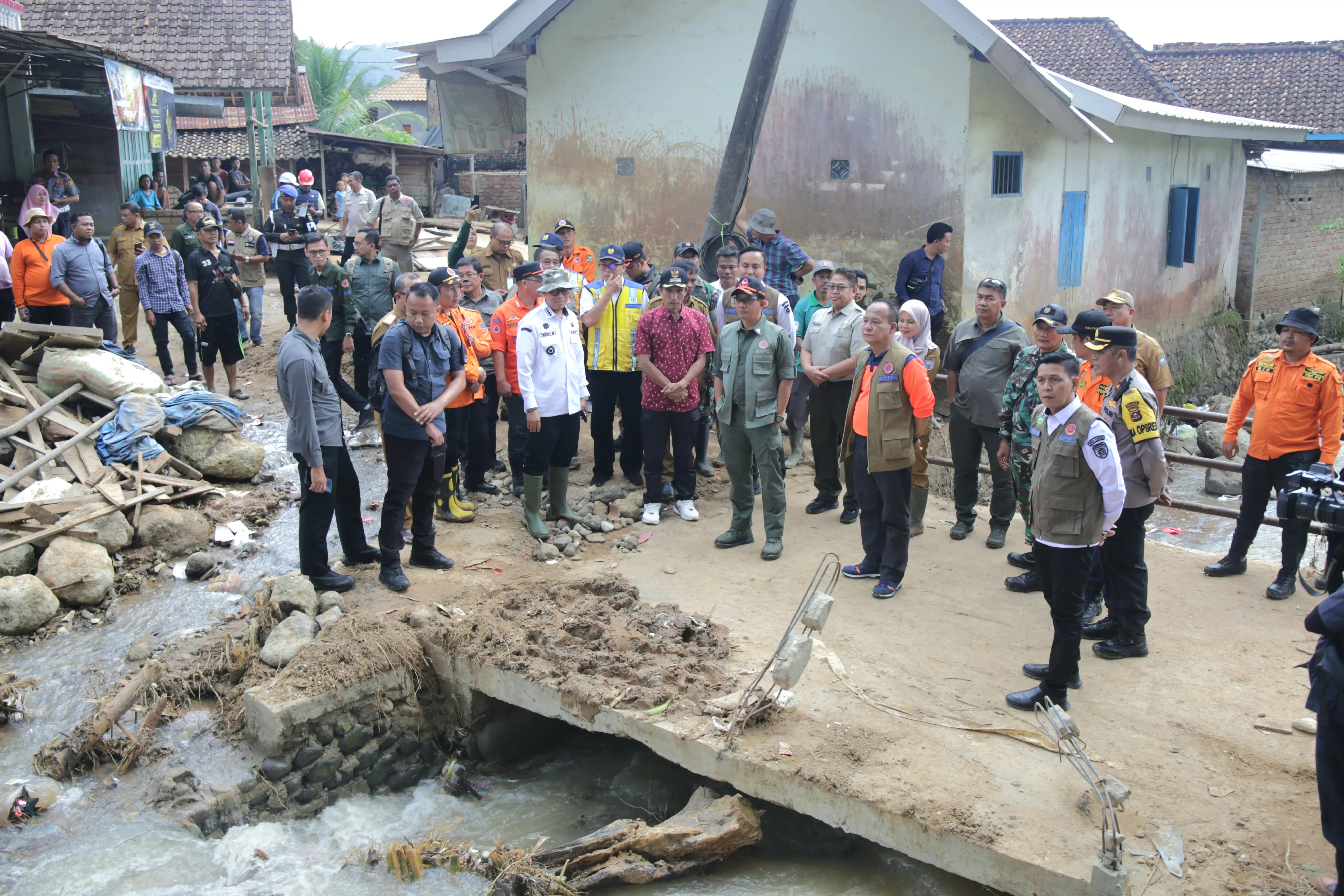 Pada kunjungan kali ini, Kepala BNPB didampingi oleh Pj Bupati OKU dan sejumlah unsur forkompimda Kabupaten OKU, Selasa (28/5).